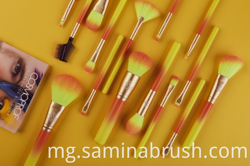 Makeup Brush 1300 Details 02